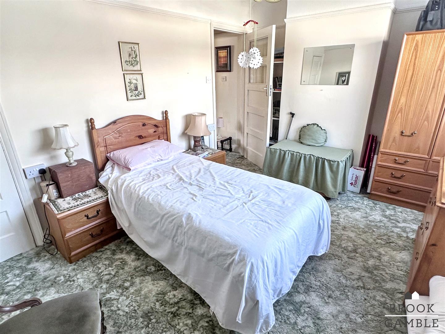 3 Bedroom House - Semi-Detached. Ocklynge Road in Eastbourne,  19